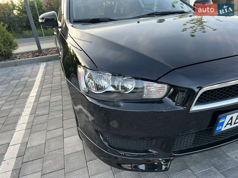 Седан Mitsubishi Lancer 2015 в Виннице