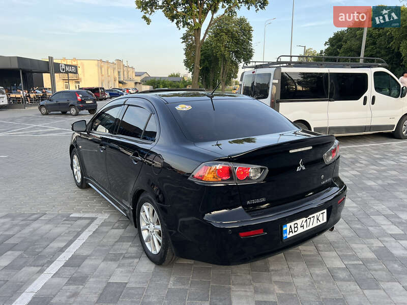 Седан Mitsubishi Lancer 2015 в Виннице