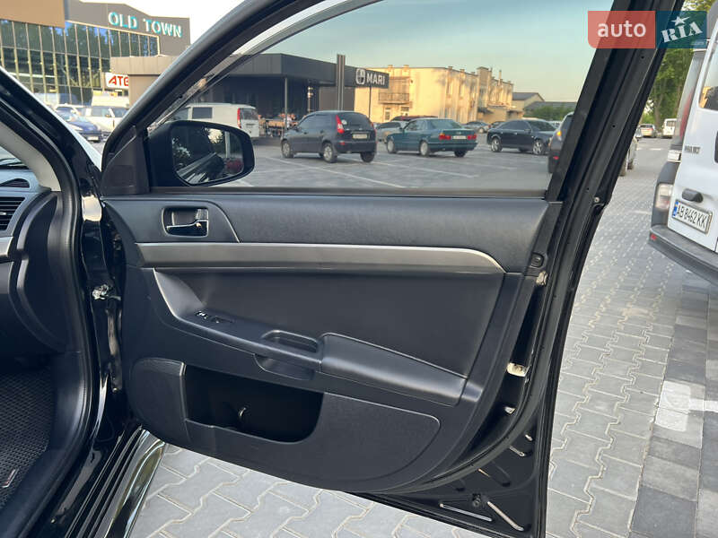 Седан Mitsubishi Lancer 2015 в Виннице