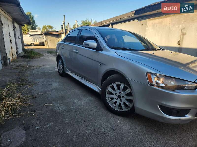 Седан Mitsubishi Lancer 2016 в Києві