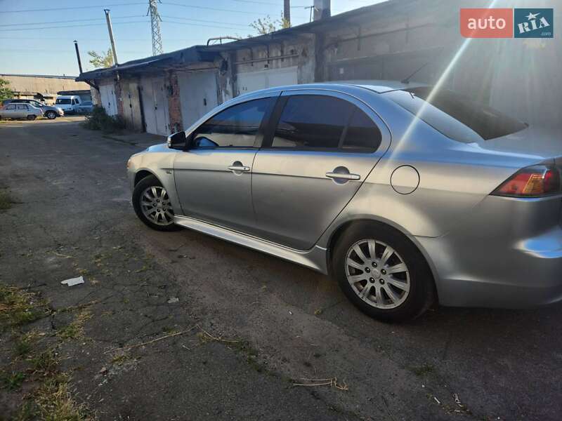 Седан Mitsubishi Lancer 2016 в Києві