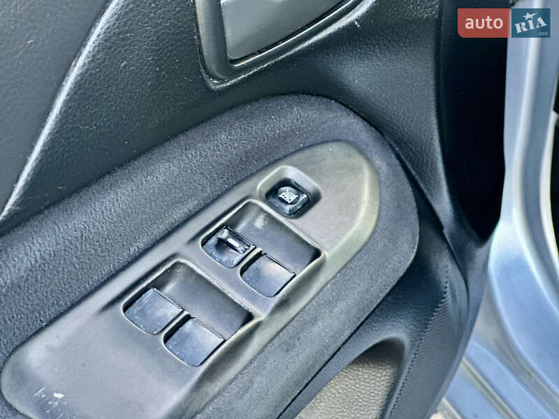 Седан Mitsubishi Lancer 2005 в Одессе