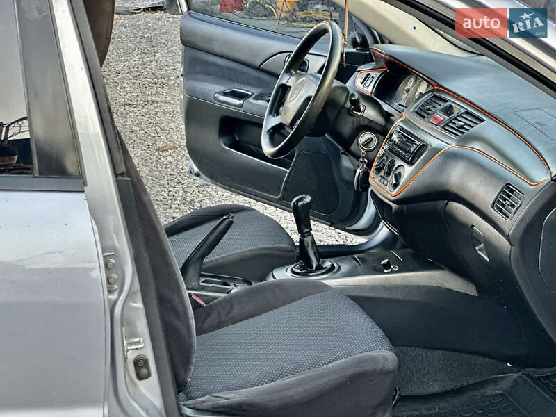 Седан Mitsubishi Lancer 2005 в Одессе