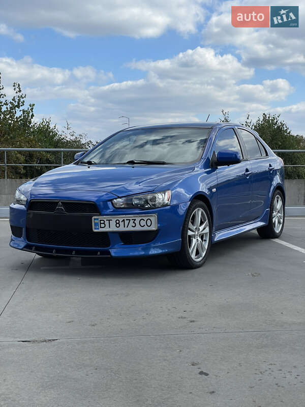 Хэтчбек Mitsubishi Lancer 2011 в 