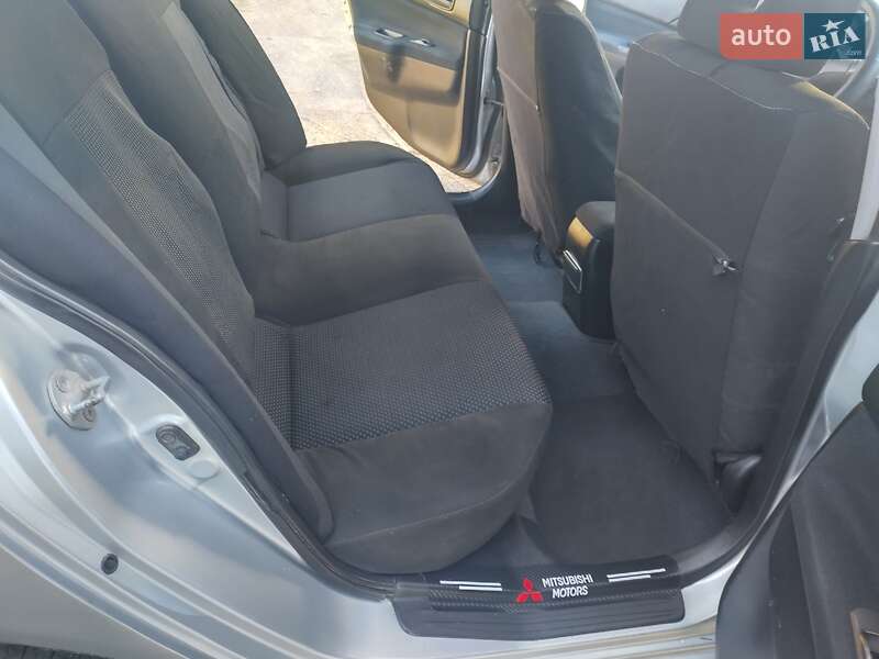 Седан Mitsubishi Lancer 2006 в Виннице