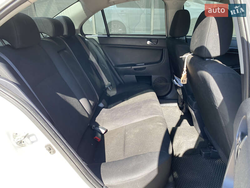Седан Mitsubishi Lancer 2016 в Киеве