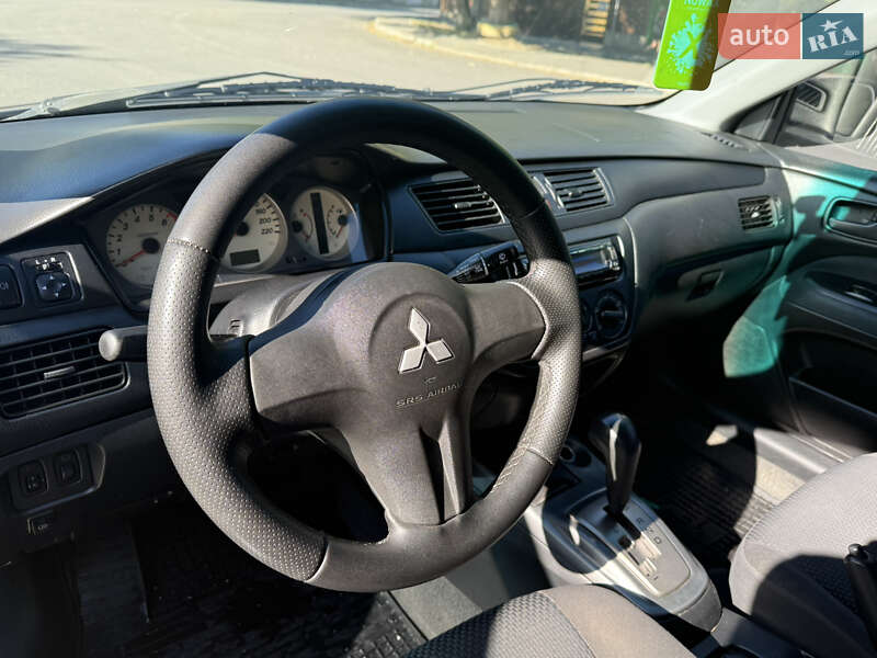 Седан Mitsubishi Lancer 2006 в Одессе