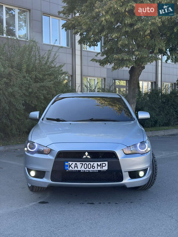Седан Mitsubishi Lancer 2010 в Киеве