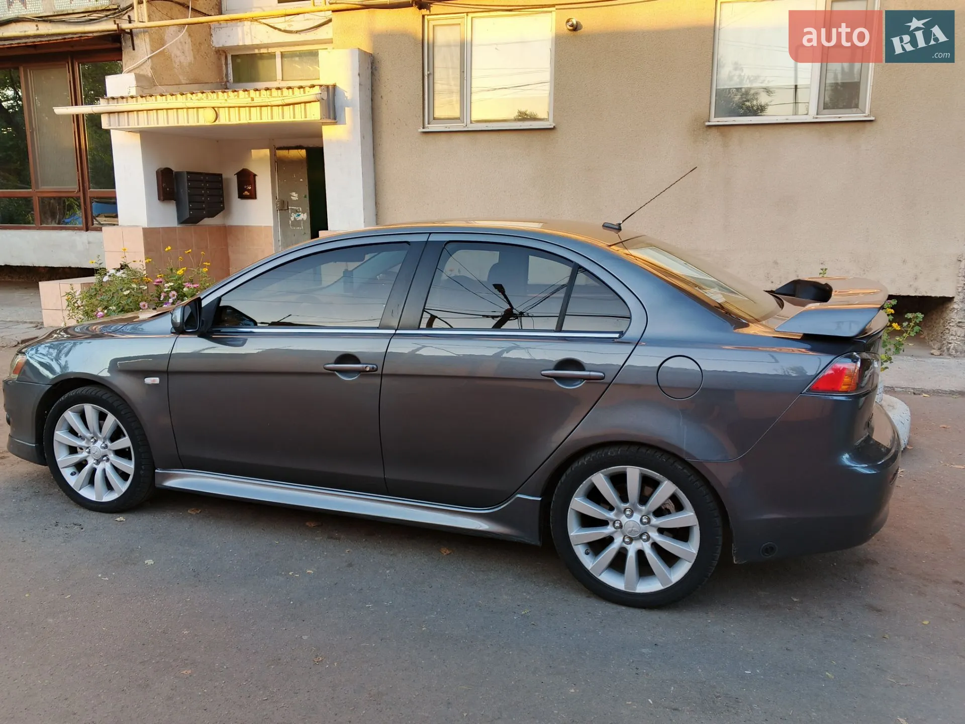 2010 Mitsubishi Lancer - мініатюра 2