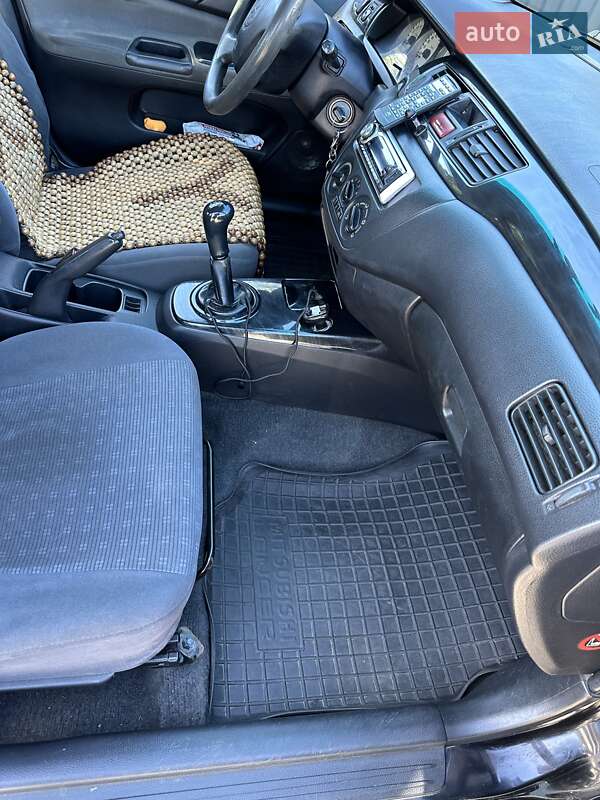 Седан Mitsubishi Lancer 2004 в Львові