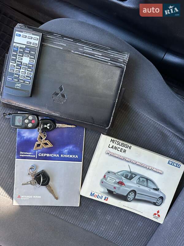 Седан Mitsubishi Lancer 2004 в Львові