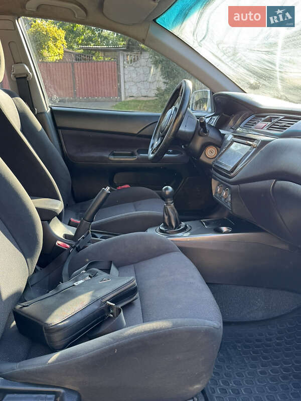 Седан Mitsubishi Lancer 2005 в Виннице