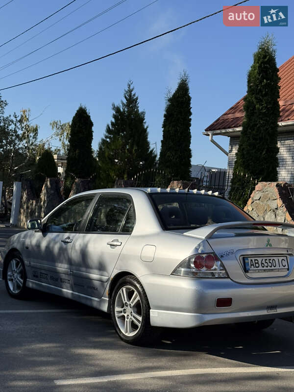 Седан Mitsubishi Lancer 2005 в Виннице