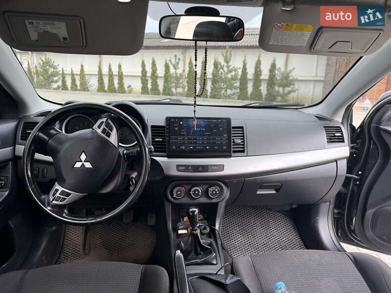 Седан Mitsubishi Lancer 2010 в Львове