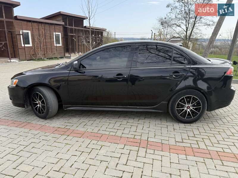 Седан Mitsubishi Lancer 2010 в Львове