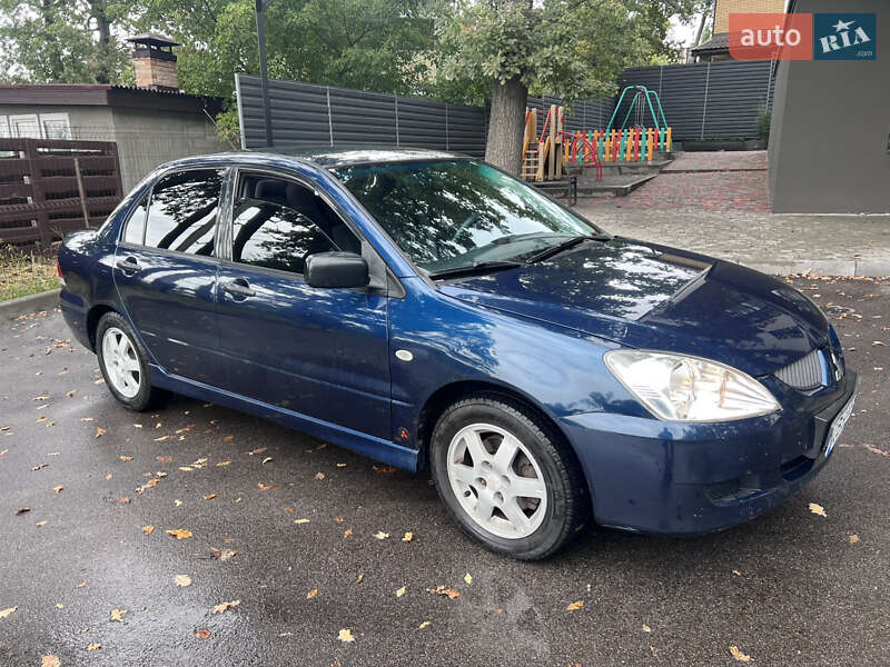 Седан Mitsubishi Lancer 2004 в Киеве