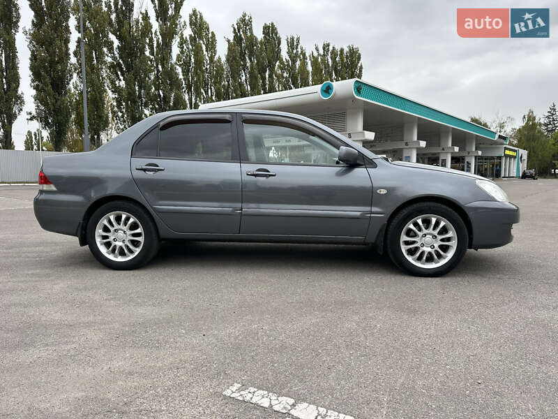 Седан Mitsubishi Lancer 2009 в Киеве