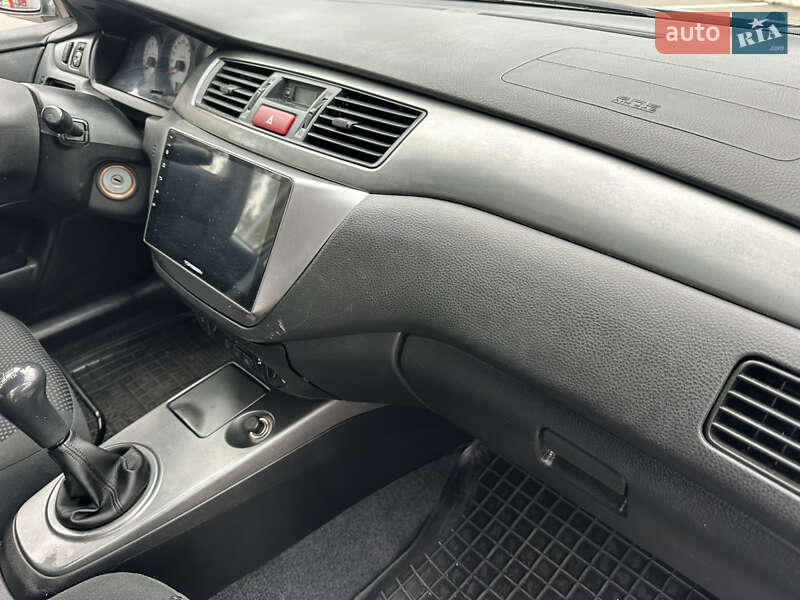 Седан Mitsubishi Lancer 2009 в Киеве