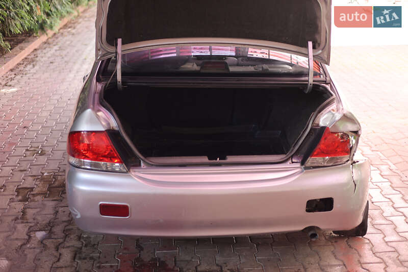 Седан Mitsubishi Lancer 2006 в Ровно