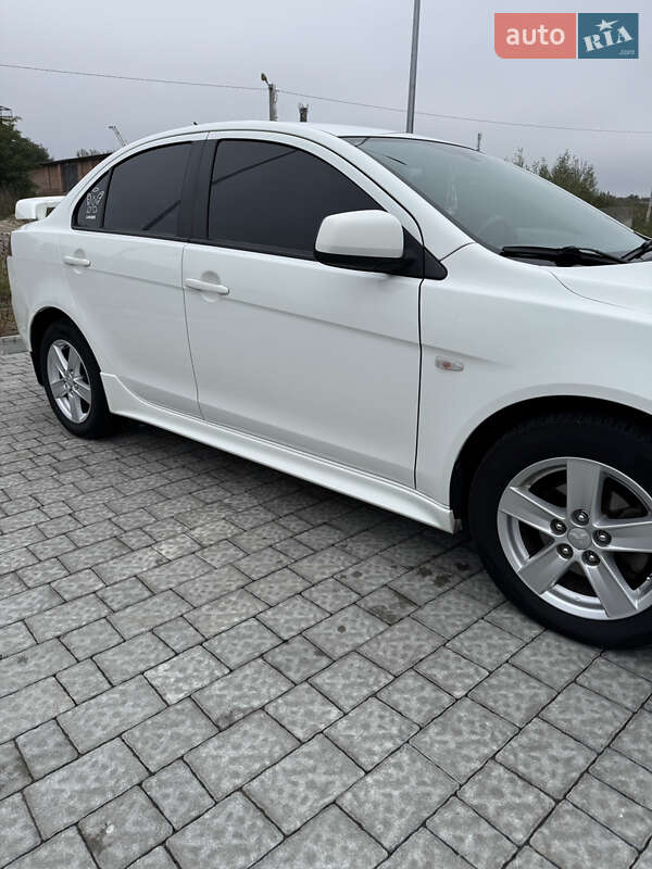 Седан Mitsubishi Lancer 2009 в Львове
