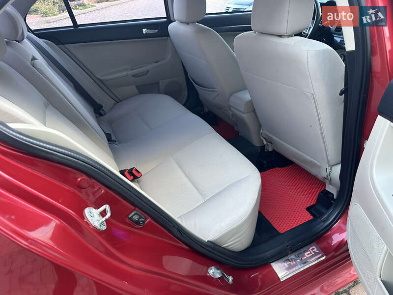 Седан Mitsubishi Lancer 2015 в Сарнах