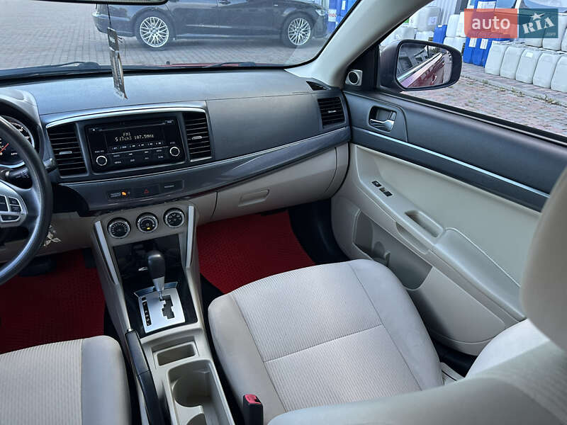 Седан Mitsubishi Lancer 2015 в Сарнах