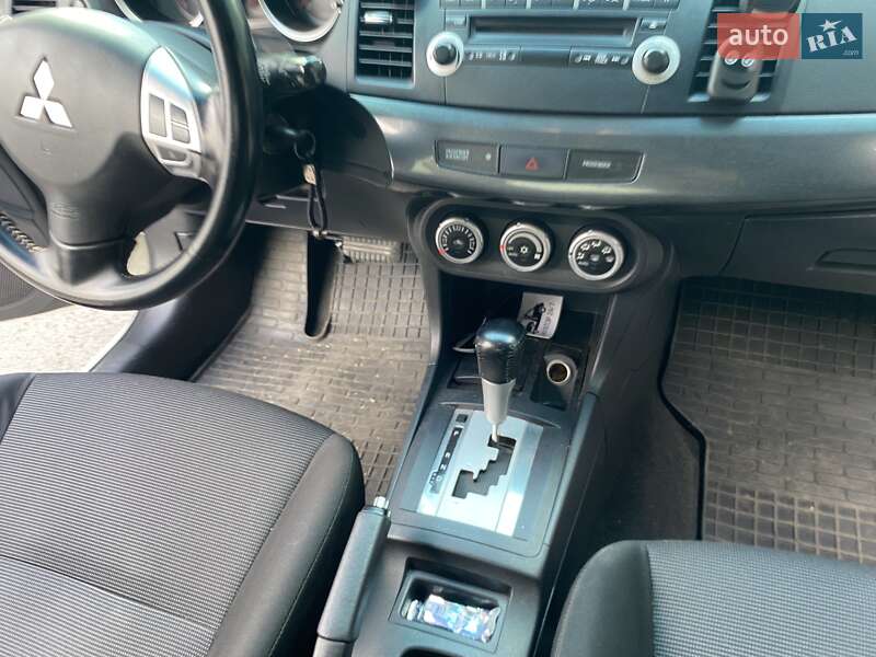 Седан Mitsubishi Lancer 2008 в Днепре