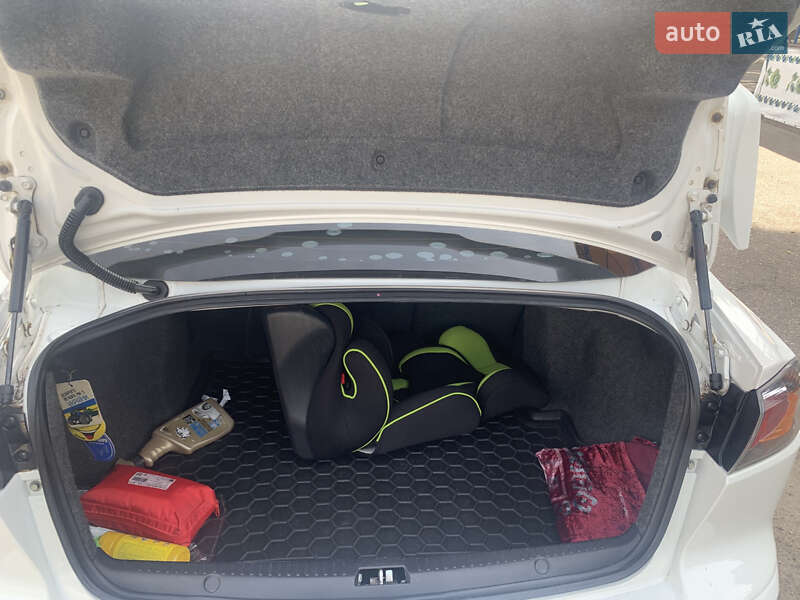 Седан Mitsubishi Lancer 2014 в Валках