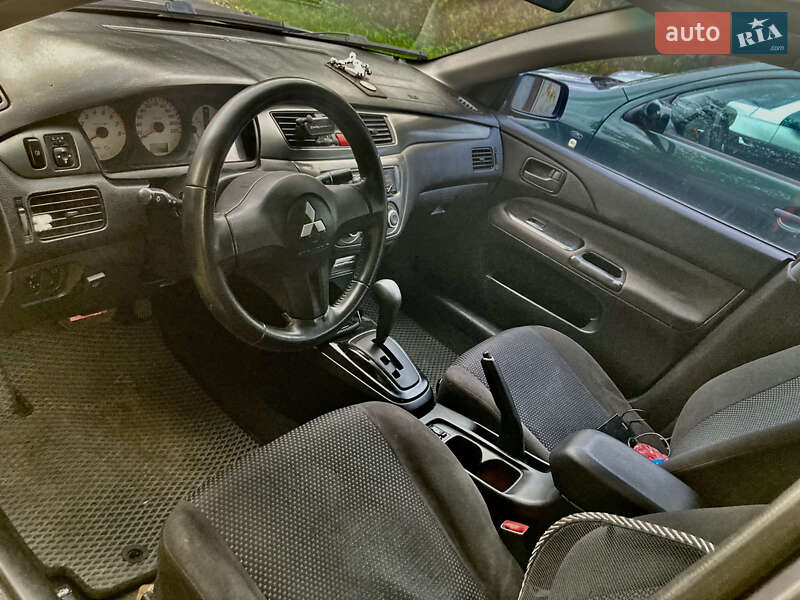 Седан Mitsubishi Lancer 2006 в Черновцах