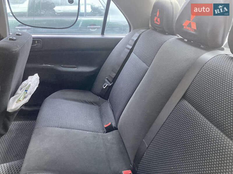 Седан Mitsubishi Lancer 2006 в Черновцах