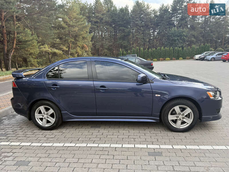 Седан Mitsubishi Lancer 2008 в Обухове