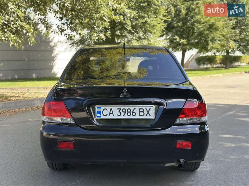 Седан Mitsubishi Lancer 2006 в Ахтырке