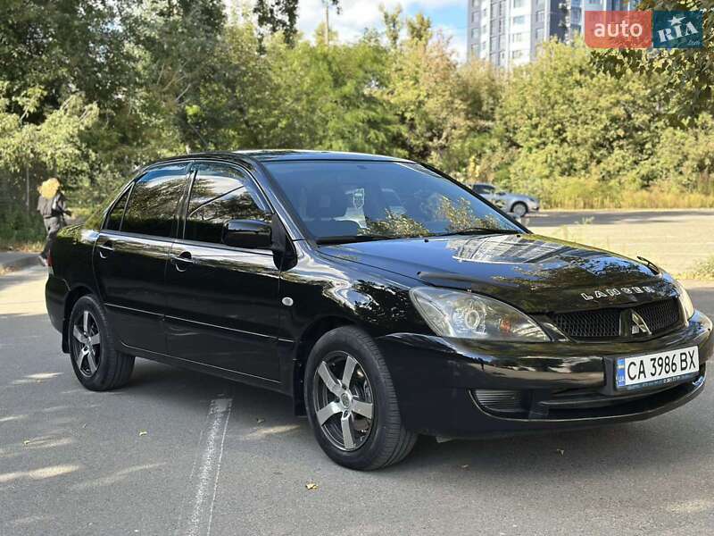 Седан Mitsubishi Lancer 2006 в Ахтырке