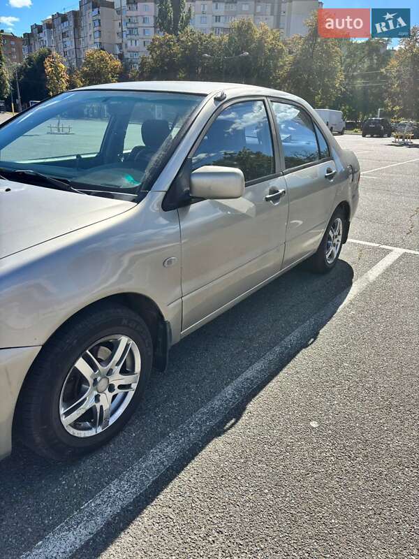 Седан Mitsubishi Lancer 2004 в Броварах