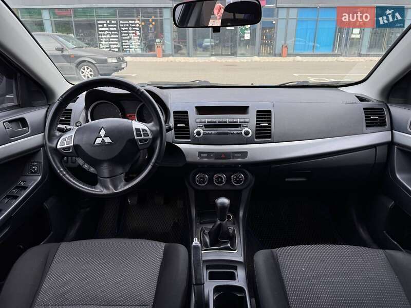 Хэтчбек Mitsubishi Lancer 2010 в Киеве