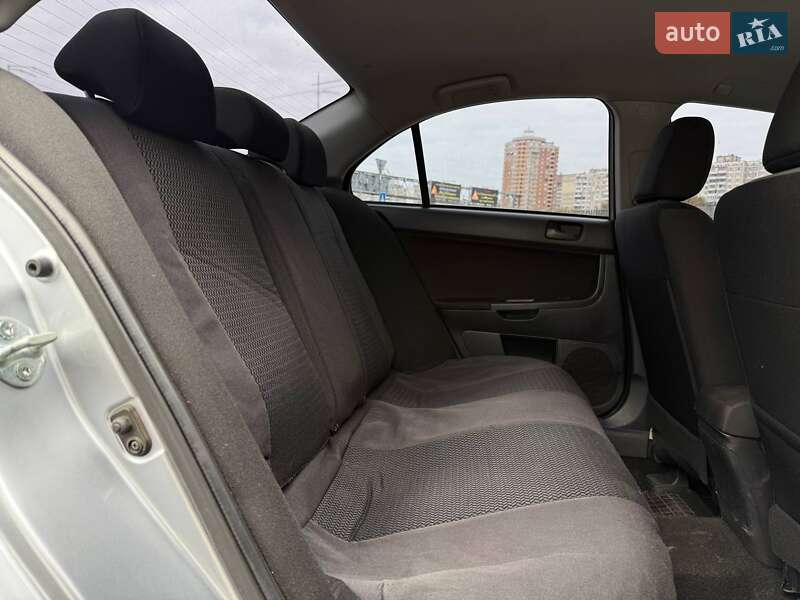 Седан Mitsubishi Lancer 2008 в Киеве