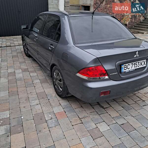 Седан Mitsubishi Lancer 2004 в Львове