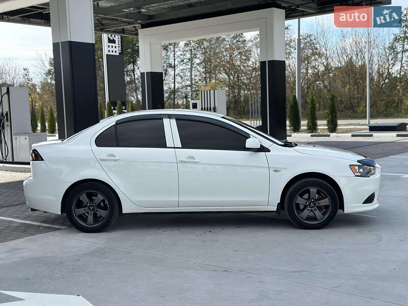 Седан Mitsubishi Lancer 2012 в Звягелі