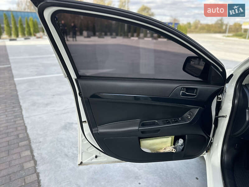 Седан Mitsubishi Lancer 2012 в Звягелі