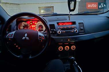 Седан Mitsubishi Lancer 2011 в  фото 9 Седан Mitsubishi Lancer 2011 в