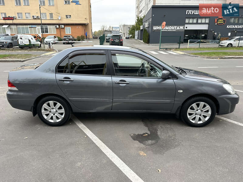Седан Mitsubishi Lancer 2009 в Киеве