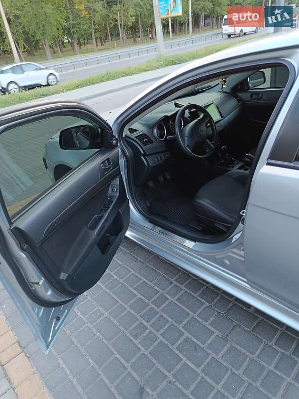 Седан Mitsubishi Lancer 2008 в Днепре