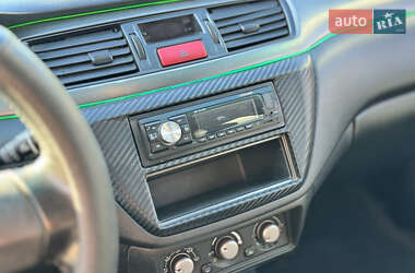 Седан Mitsubishi Lancer 2006 в  фото 17 Седан Mitsubishi Lancer 2006 в
