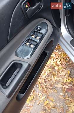 Універсал Mitsubishi Lancer 2004 в  фото 2 Універсал Mitsubishi Lancer 2004 в