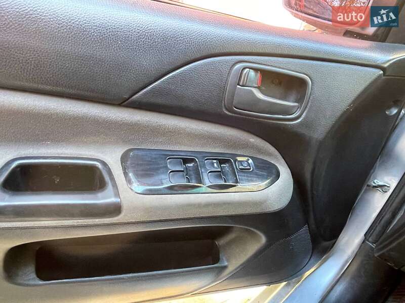 Седан Mitsubishi Lancer 2003 в Черновцах фото 3 Седан Mitsubishi Lancer 2003 в Черновцах