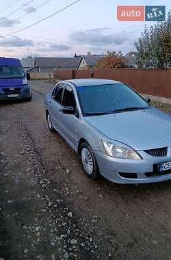Седан Mitsubishi Lancer 2004 в Черновцах
