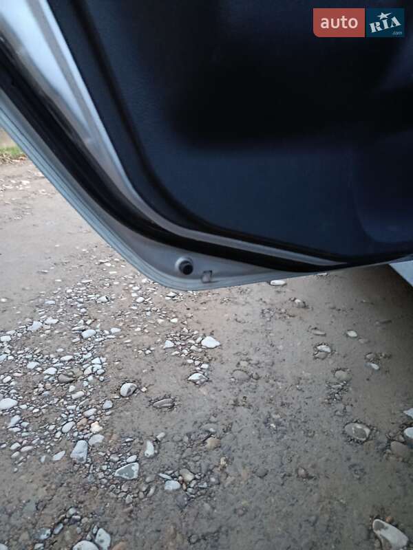 Седан Mitsubishi Lancer 2004 в Черновцах