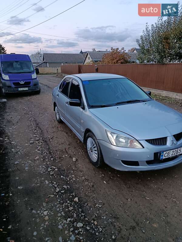 Седан Mitsubishi Lancer 2004 в Черновцах
