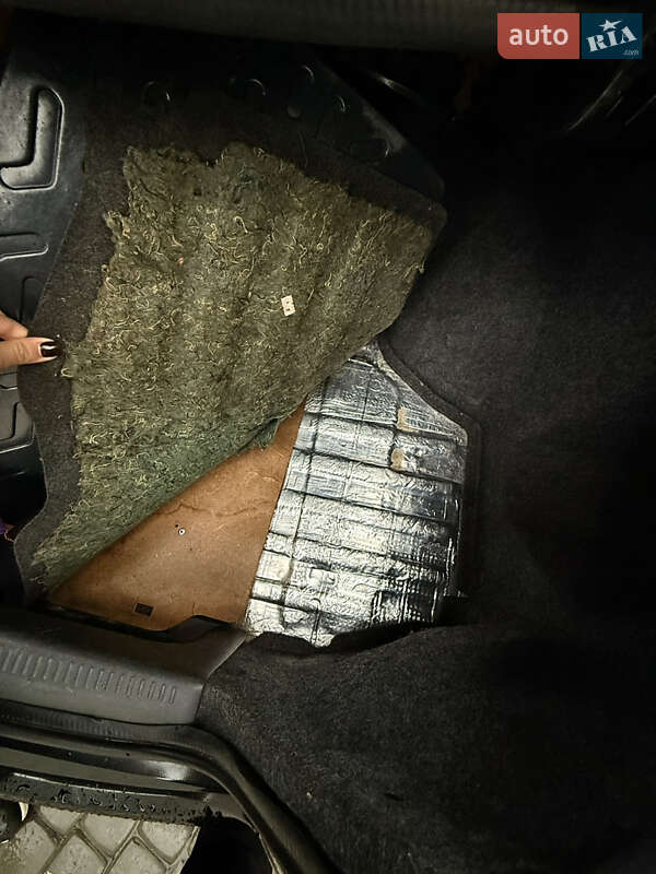 Седан Mitsubishi Lancer 2005 в Кременчуге фото 39 Седан Mitsubishi Lancer 2005 в Кременчуге