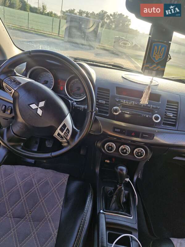 Седан Mitsubishi Lancer 2009 в Виннице